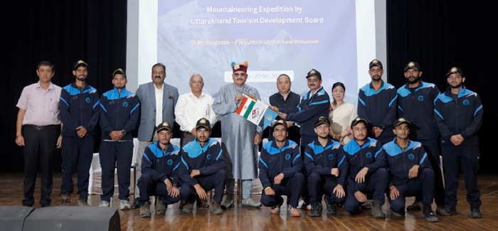 Uttarakhand Tourism Minister flags off teams of mountaineers